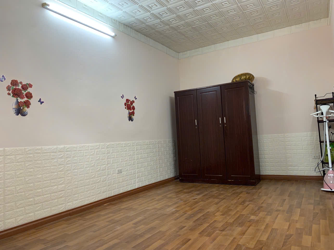 Cho thuê nhà Tập thể Nguyên Hồng, 75m2, 3 ngủ, 2 vê sinh, 9 Triệu/th - Ảnh 2